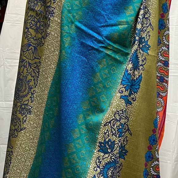 Like New Pakistani Lawn printed Kurta Chodidar 3 piece suit - Picture 5 of 6